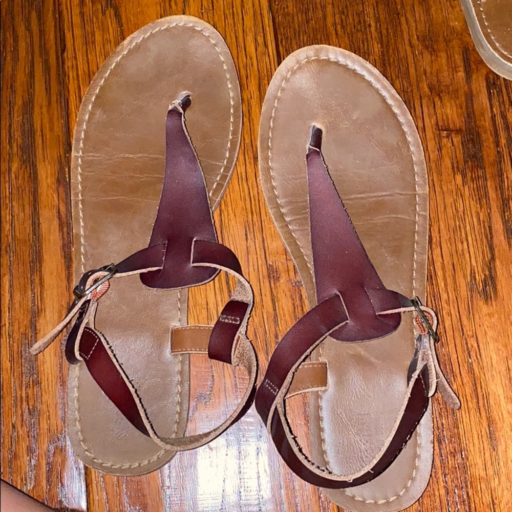 Like new brown thong sandals
